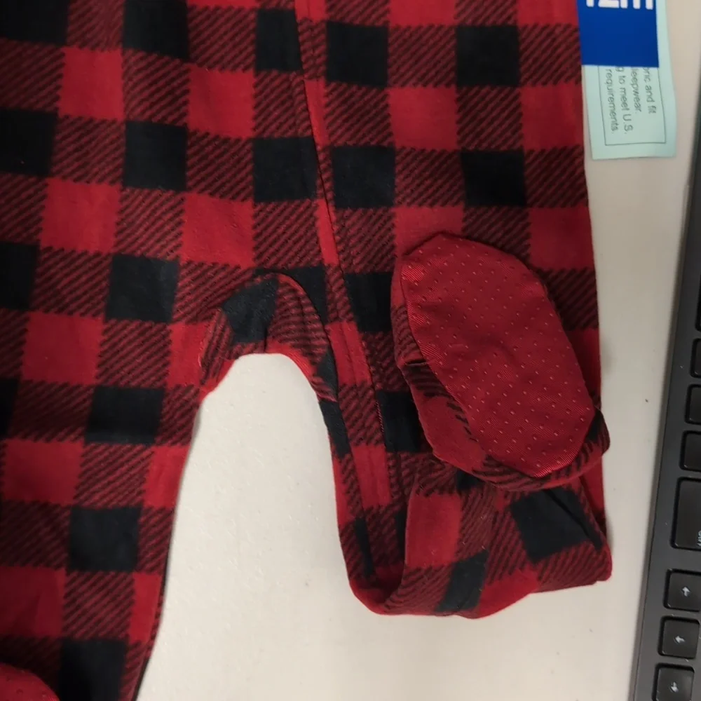 Kid's pj's - Picture 2 of 4